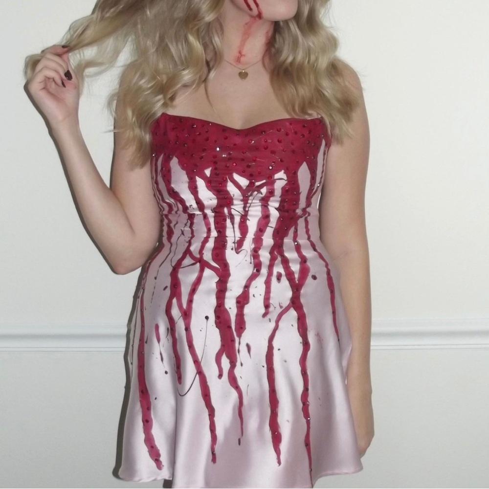 Carrie White Costume